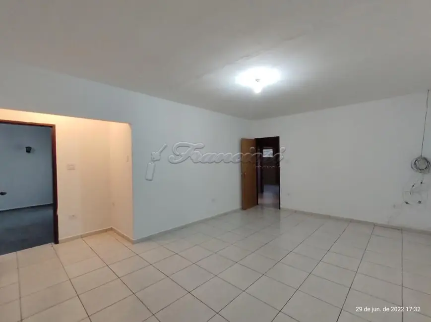 Casa com 2 quartos à venda, 215m2 em Vila Santa Isabel, Itapetininga - SP - imagem 9 Foto 9 de Casa com 2 quartos à venda, 215m2 em Vila Santa Isabel, Itapetininga - SP