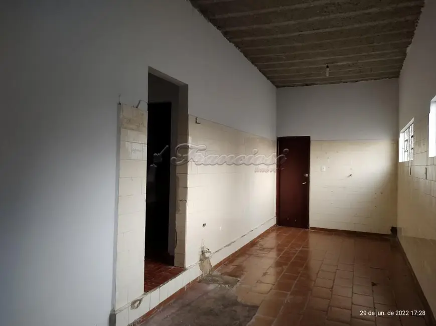 Casa com 2 quartos à venda, 215m2 em Vila Santa Isabel, Itapetininga - SP - imagem 3 Foto 3 de Casa com 2 quartos à venda, 215m2 em Vila Santa Isabel, Itapetininga - SP