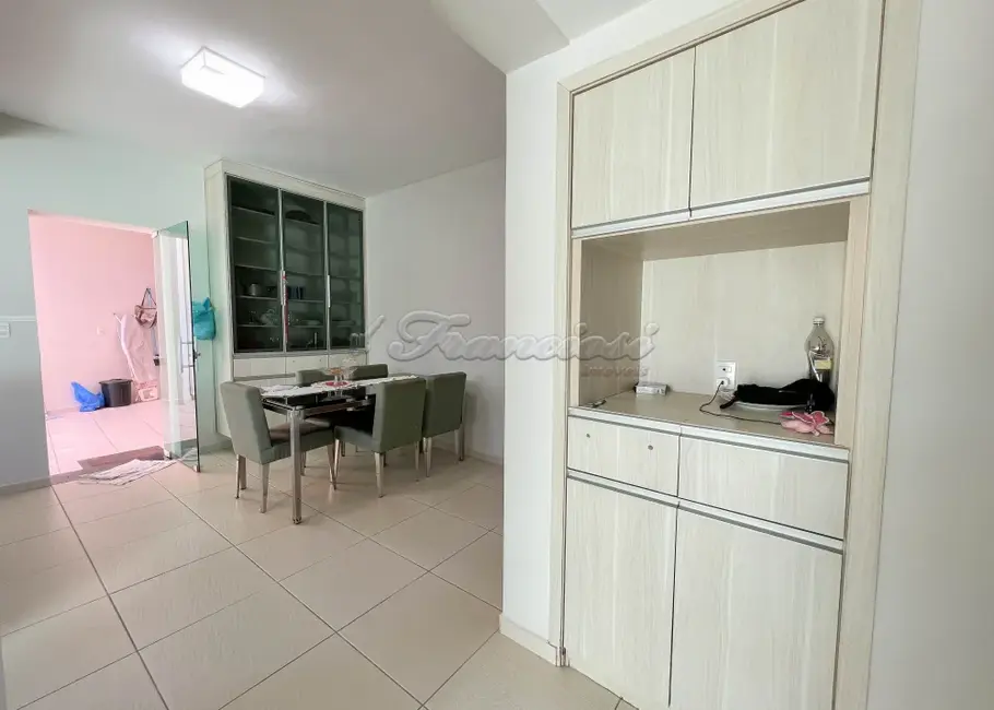Casa com 3 quartos à venda, 239m2 em Centro, Itapetininga - SP - imagem 4 Foto 4 de Casa com 3 quartos à venda, 239m2 em Centro, Itapetininga - SP