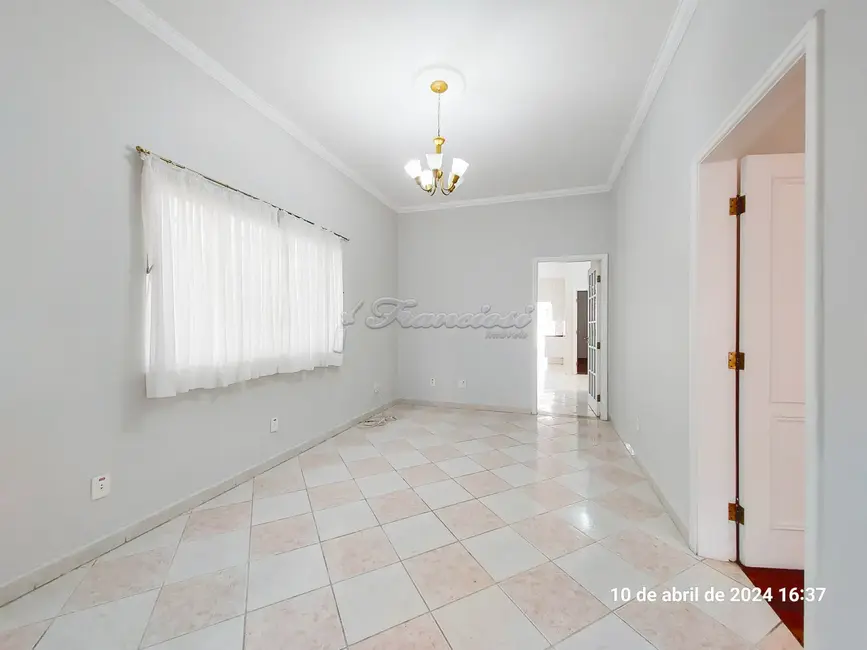 Foto 1 de Casa com 4 quartos para alugar, 244m2 em Itapetininga - SP
