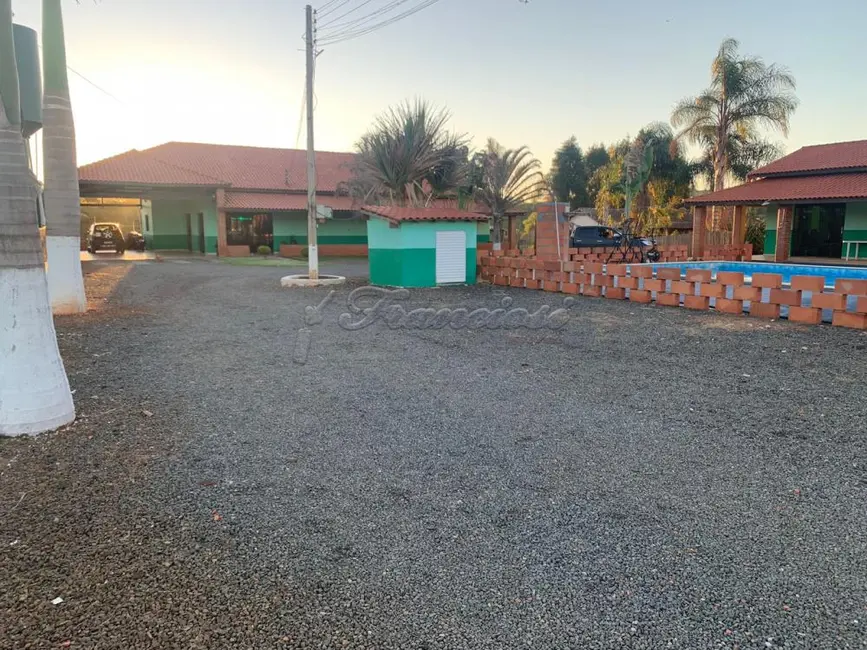 Chácara com 3 quartos à venda, 730m2 em Enxovia, Tatui - SP - imagem 3 Foto 3 de Chácara com 3 quartos à venda, 730m2 em Enxovia, Tatui - SP