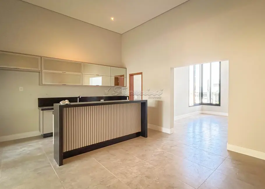 Casa de Condomínio com 3 quartos à venda, 300m2 em Terras de Santo Antônio, Itapetininga - SP - imagem 3 Foto 3 de Casa de Condomínio com 3 quartos à venda, 300m2 em Terras de Santo Antônio, Itapetininga - SP