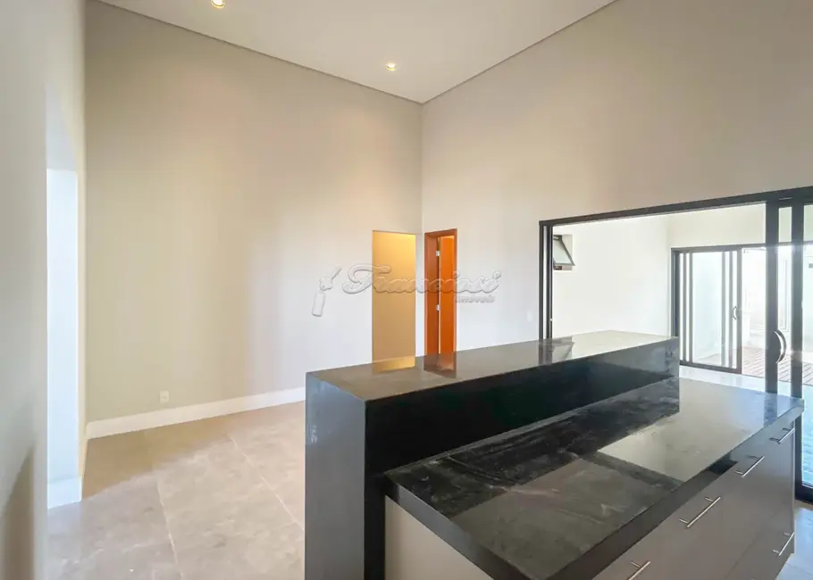 Casa de Condomínio com 3 quartos à venda, 300m2 em Terras de Santo Antônio, Itapetininga - SP - imagem 4 Foto 4 de Casa de Condomínio com 3 quartos à venda, 300m2 em Terras de Santo Antônio, Itapetininga - SP