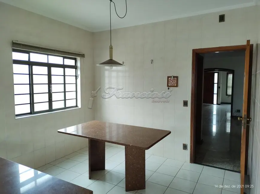 Foto 4 de Casa com 4 quartos para alugar, 442m2 em Centro, Itapetininga - SP