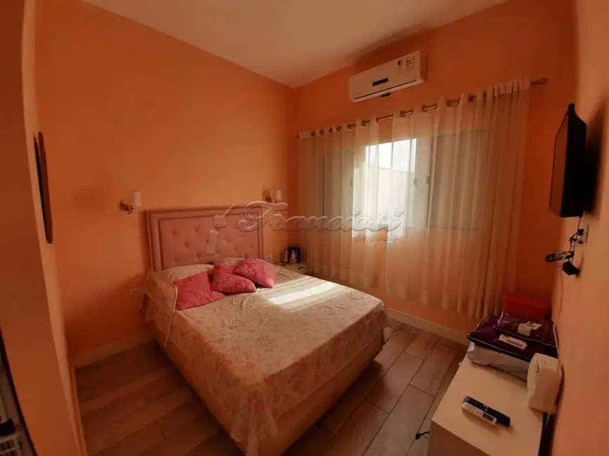 Casa de Condomínio com 2 quartos à venda, 188m2 em Vila Progresso, Itapetininga - SP - imagem 3 Foto 3 de Casa de Condomínio com 2 quartos à venda, 188m2 em Vila Progresso, Itapetininga - SP