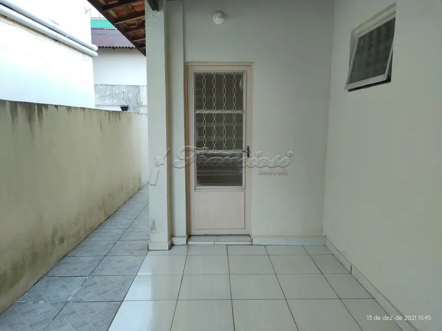 Foto 2 de Casa com 2 quartos para alugar, 56m2 em Centro, Itapetininga - SP