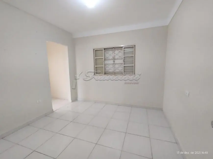 Casa com 2 quartos para alugar, 56m2 em Centro, Itapetininga - SP - imagem 6 Foto 6 de Casa com 2 quartos para alugar, 56m2 em Centro, Itapetininga - SP