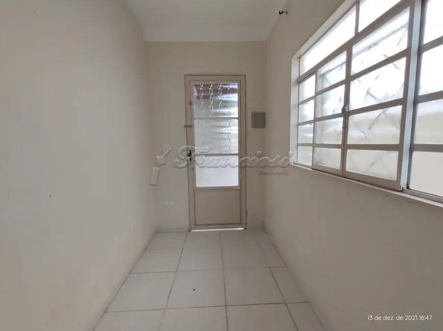 Casa com 2 quartos para alugar, 56m2 em Centro, Itapetininga - SP - imagem 4 Foto 4 de Casa com 2 quartos para alugar, 56m2 em Centro, Itapetininga - SP