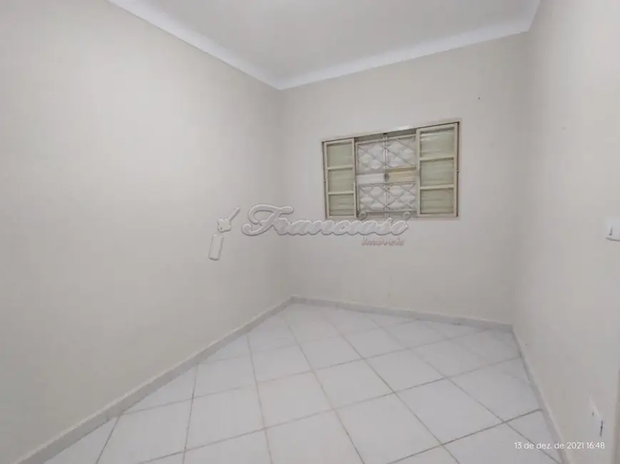 Casa com 2 quartos para alugar, 56m2 em Centro, Itapetininga - SP - imagem 8 Foto 8 de Casa com 2 quartos para alugar, 56m2 em Centro, Itapetininga - SP