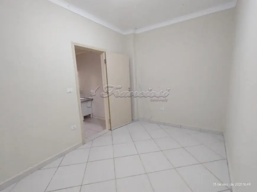 Casa com 2 quartos para alugar, 56m2 em Centro, Itapetininga - SP - imagem 9 Foto 9 de Casa com 2 quartos para alugar, 56m2 em Centro, Itapetininga - SP