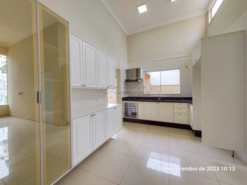 Casa de Condomínio com 3 quartos à venda, 187m2 em Vila Progresso, Itapetininga - SP - imagem 3 Foto 3 de Casa de Condomínio com 3 quartos à venda, 187m2 em Vila Progresso, Itapetininga - SP