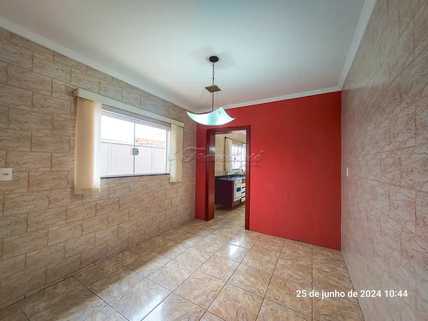 Casa com 3 quartos para alugar, 224m2 em Centro, Itapetininga - SP - imagem 8 Foto 8 de Casa com 3 quartos para alugar, 224m2 em Centro, Itapetininga - SP