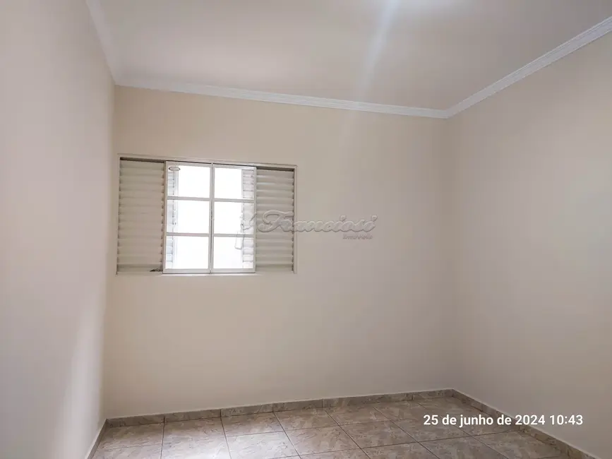 Casa com 3 quartos para alugar, 224m2 em Centro, Itapetininga - SP - imagem 6 Foto 6 de Casa com 3 quartos para alugar, 224m2 em Centro, Itapetininga - SP