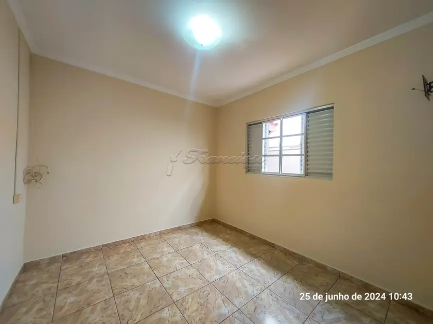 Casa com 3 quartos para alugar, 224m2 em Centro, Itapetininga - SP - imagem 4 Foto 4 de Casa com 3 quartos para alugar, 224m2 em Centro, Itapetininga - SP