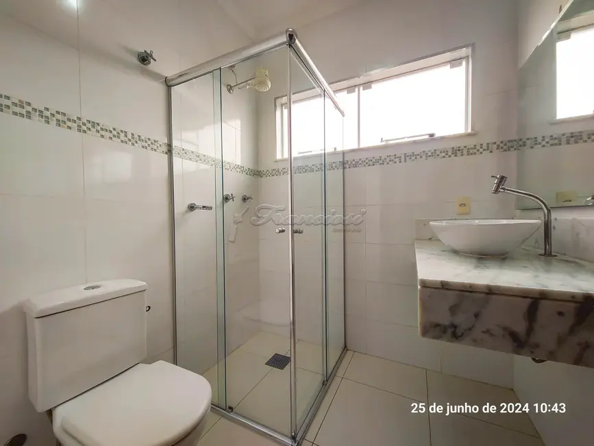 Casa com 3 quartos para alugar, 224m2 em Centro, Itapetininga - SP - imagem 5 Foto 5 de Casa com 3 quartos para alugar, 224m2 em Centro, Itapetininga - SP