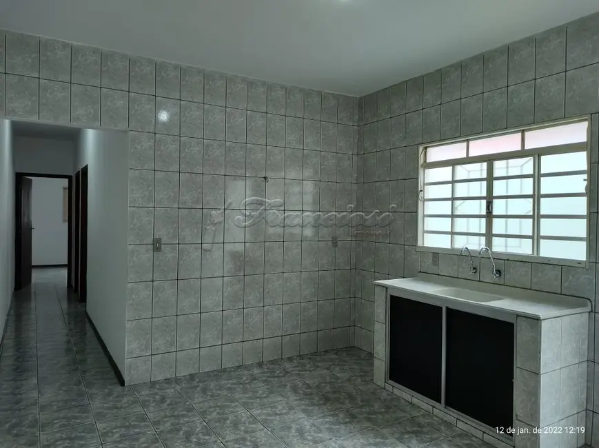 Foto 2 de Casa com 2 quartos para alugar, 98m2 em Itapetininga - SP