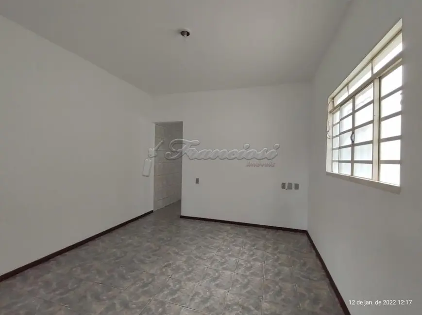 Foto 1 de Casa com 2 quartos para alugar, 98m2 em Itapetininga - SP
