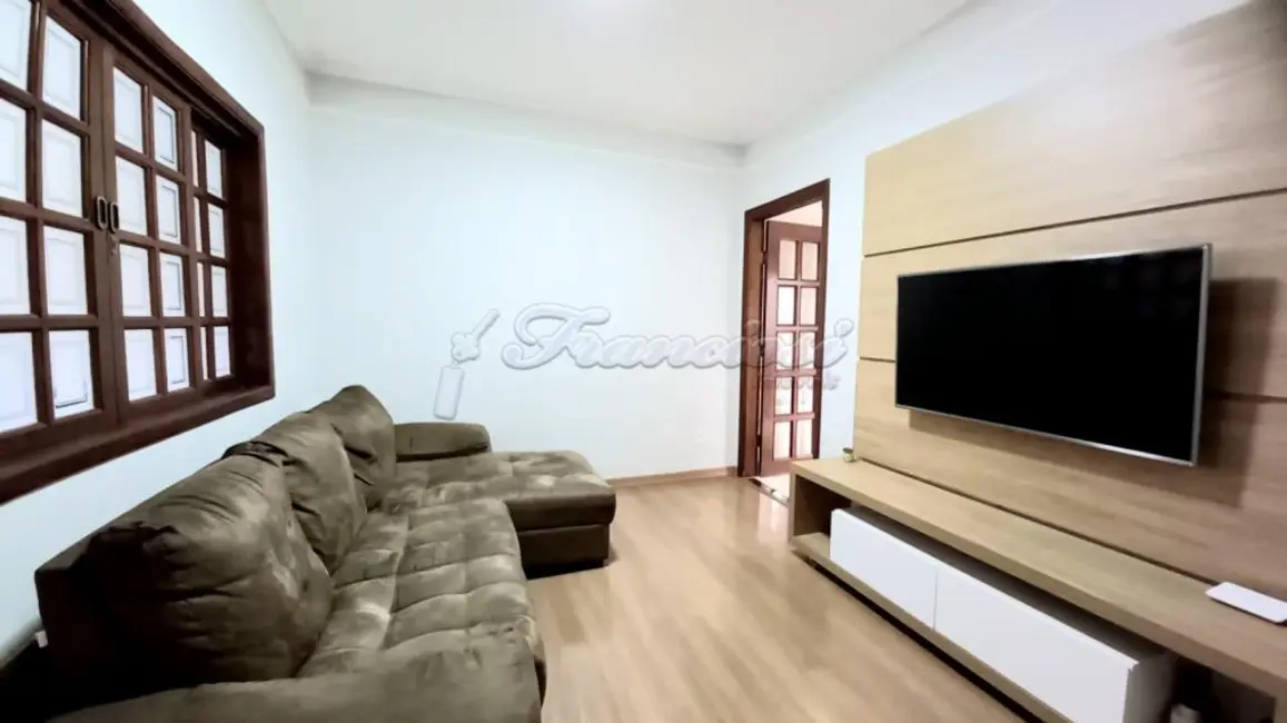 Casa com 2 quartos à venda, 150m2 em Itapetininga - SP - imagem 1 Foto 1 de Casa com 2 quartos à venda, 150m2 em Itapetininga - SP