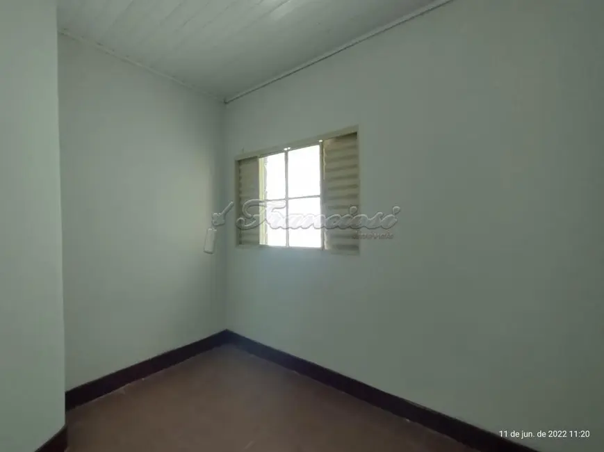 Casa com 3 quartos para alugar, 72m2 em Centro, Itapetininga - SP - imagem 3 Foto 3 de Casa com 3 quartos para alugar, 72m2 em Centro, Itapetininga - SP