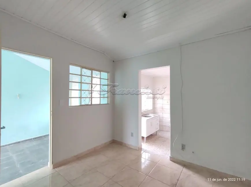 Foto 1 de Casa com 3 quartos para alugar, 72m2 em Centro, Itapetininga - SP