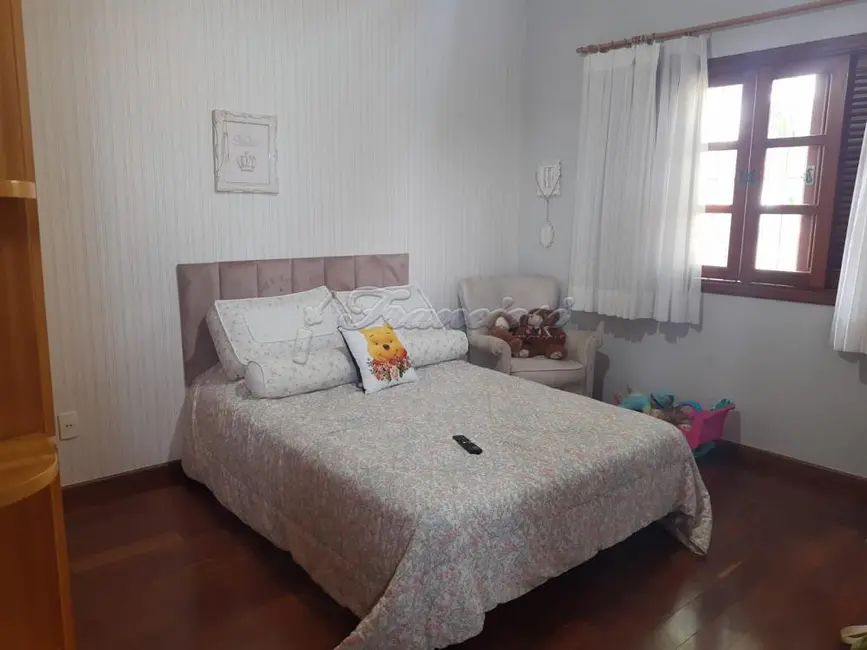 Casa com 3 quartos à venda, 400m2 em Centro, Itapetininga - SP - imagem 9 Foto 9 de Casa com 3 quartos à venda, 400m2 em Centro, Itapetininga - SP