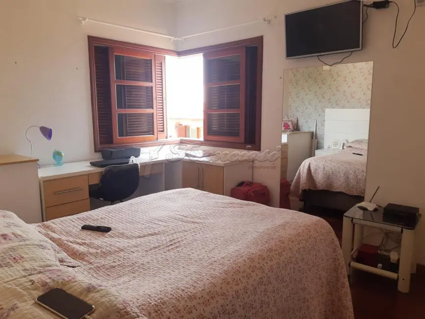 Casa com 3 quartos à venda, 400m2 em Centro, Itapetininga - SP - imagem 7 Foto 7 de Casa com 3 quartos à venda, 400m2 em Centro, Itapetininga - SP
