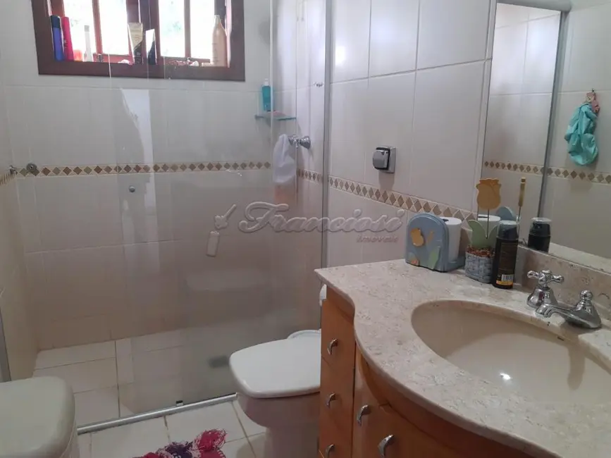 Casa com 3 quartos à venda, 400m2 em Centro, Itapetininga - SP - imagem 8 Foto 8 de Casa com 3 quartos à venda, 400m2 em Centro, Itapetininga - SP