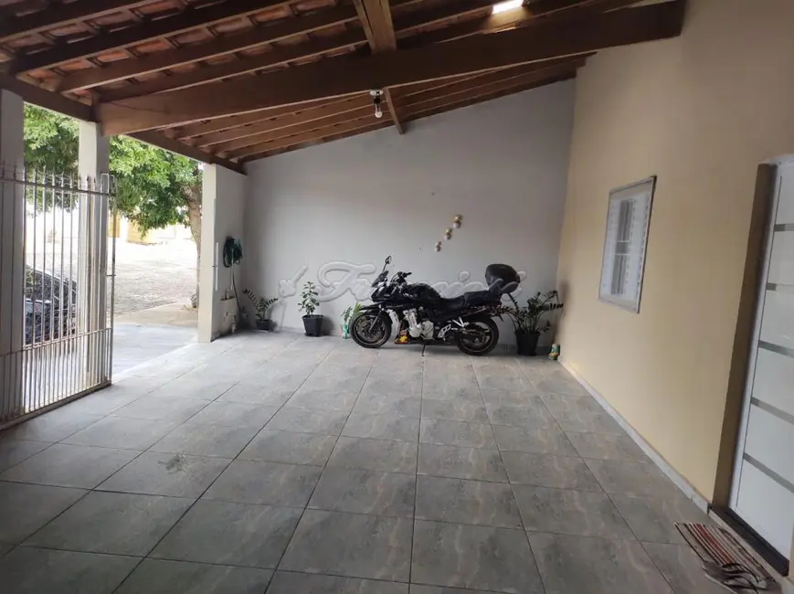 Casa com 3 quartos à venda, 190m2 em Centro, Campina Do Monte Alegre - SP - imagem 2 Foto 2 de Casa com 3 quartos à venda, 190m2 em Centro, Campina Do Monte Alegre - SP