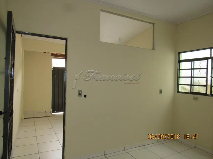 Casa com 3 quartos à venda, 125m2 em Vila Santana, Itapetininga - SP - imagem 3 Foto 3 de Casa com 3 quartos à venda, 125m2 em Vila Santana, Itapetininga - SP
