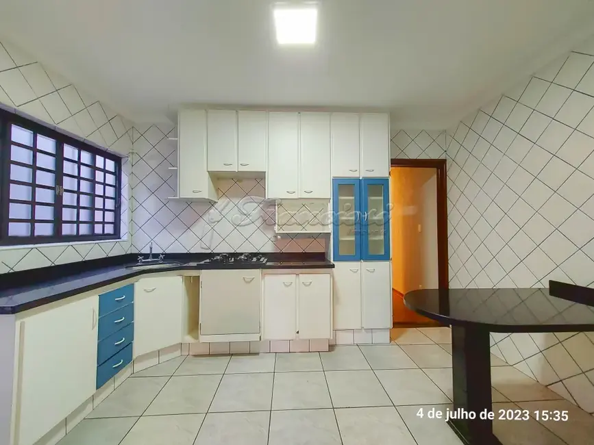 Casa com 3 quartos à venda, 163m2 em Vila Nova Itapetininga, Itapetininga - SP - imagem 3 Foto 3 de Casa com 3 quartos à venda, 163m2 em Vila Nova Itapetininga, Itapetininga - SP