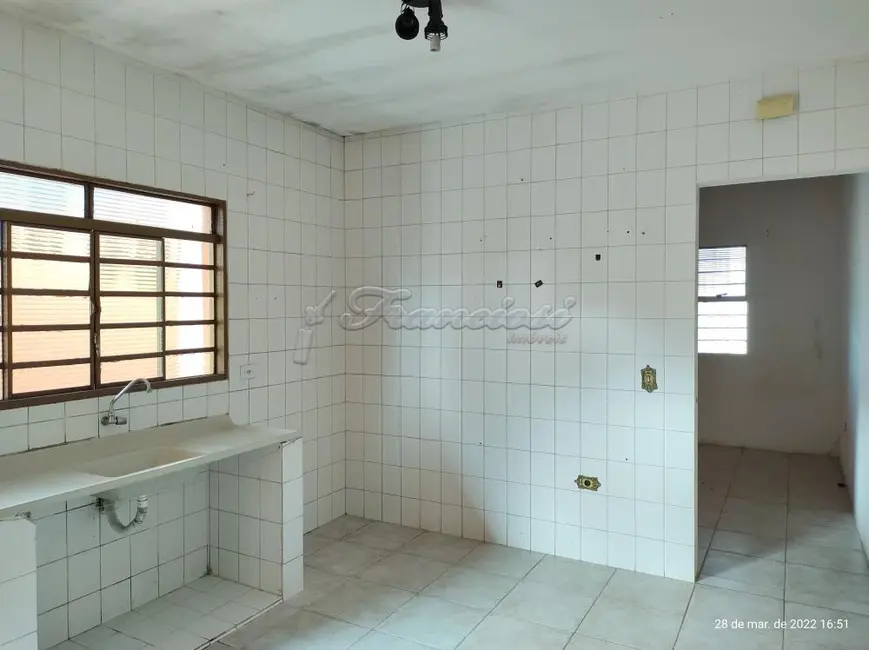 Foto 5 de Casa com 2 quartos para alugar, 144m2 em Jardim Vieira de Moraes, Itapetininga - SP