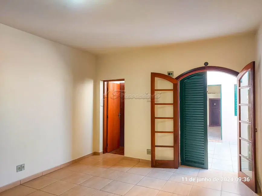 Foto 3 de Casa com 2 quartos para alugar, 112m2 em Centro, Itapetininga - SP