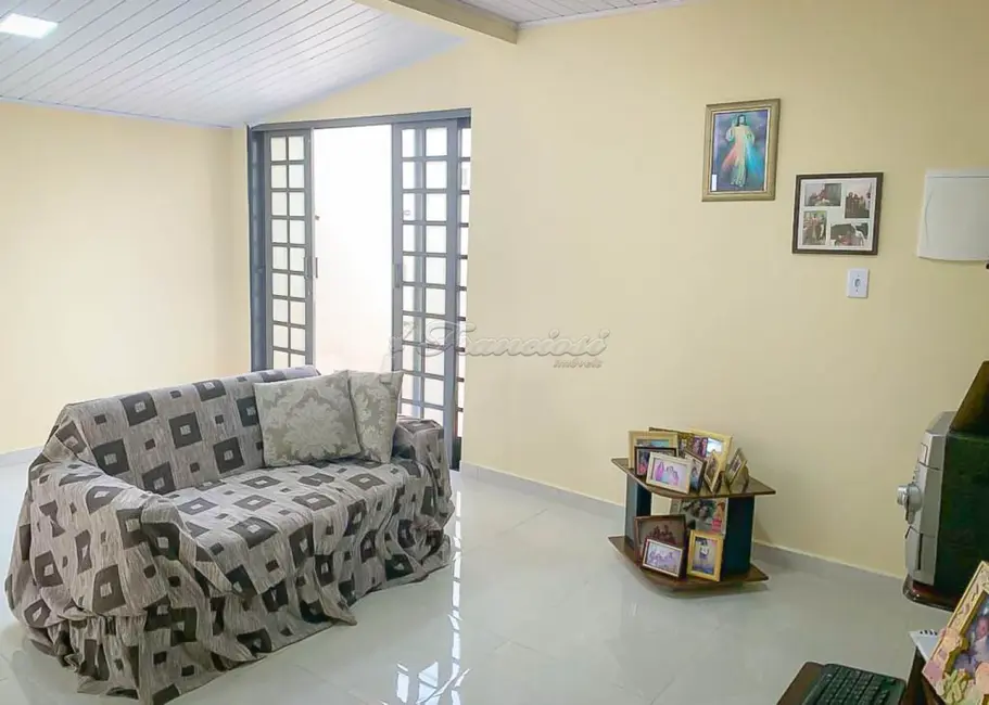 Casa com 2 quartos à venda, 76m2 em Itapetininga - SP - imagem 2 Foto 2 de Casa com 2 quartos à venda, 76m2 em Itapetininga - SP