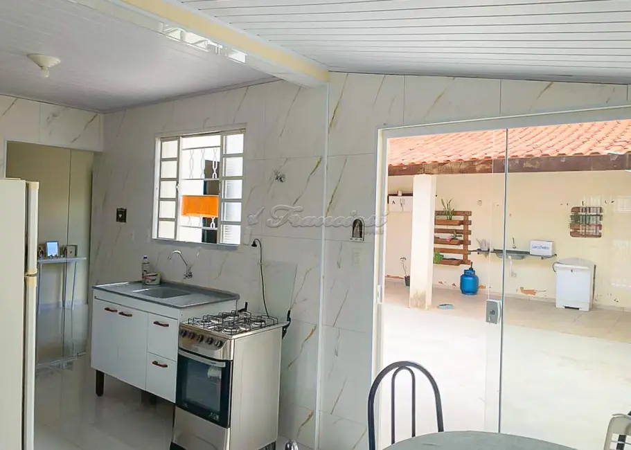 Casa com 2 quartos à venda, 76m2 em Itapetininga - SP - imagem 4 Foto 4 de Casa com 2 quartos à venda, 76m2 em Itapetininga - SP