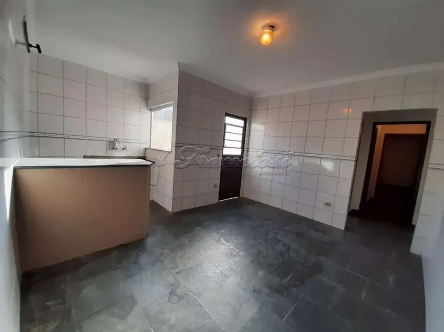 Casa com 3 quartos à venda, 150m2 em Vila Santana, Itapetininga - SP - imagem 4 Foto 4 de Casa com 3 quartos à venda, 150m2 em Vila Santana, Itapetininga - SP