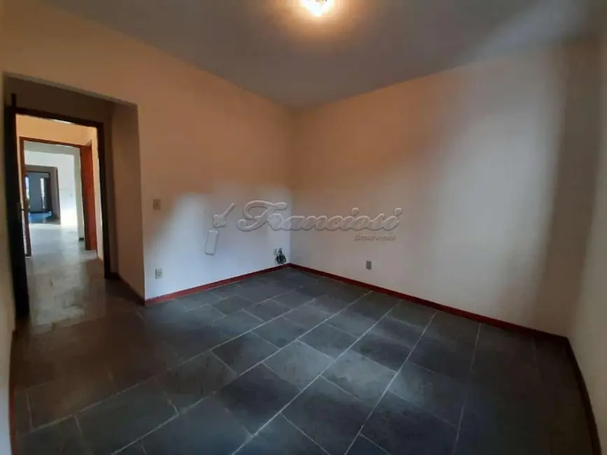 Casa com 3 quartos à venda, 150m2 em Vila Santana, Itapetininga - SP - imagem 6 Foto 6 de Casa com 3 quartos à venda, 150m2 em Vila Santana, Itapetininga - SP
