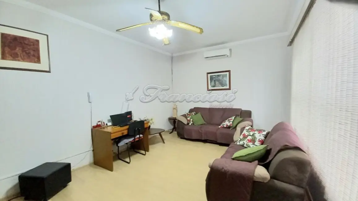 Casa com 3 quartos à venda, 243m2 em Centro, Itapetininga - SP - imagem 3 Foto 3 de Casa com 3 quartos à venda, 243m2 em Centro, Itapetininga - SP