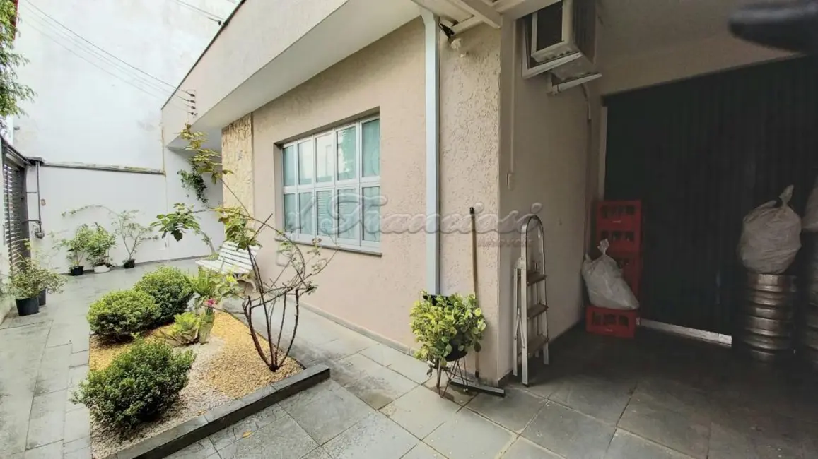 Foto 2 de Casa com 3 quartos à venda, 243m2 em Centro, Itapetininga - SP