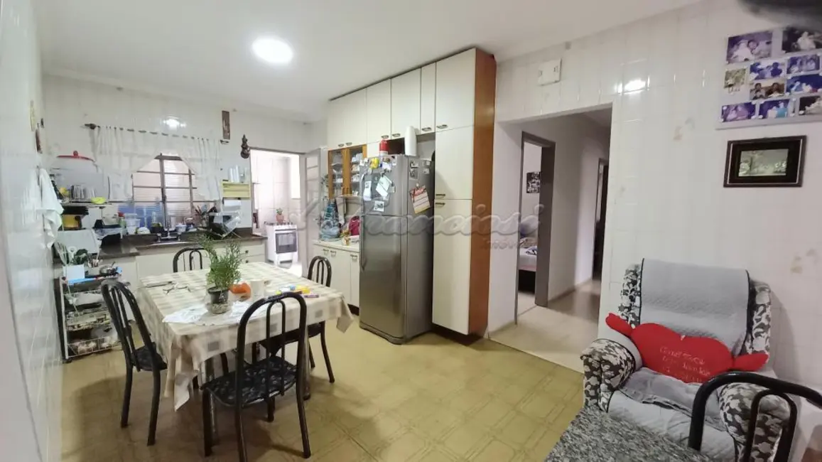 Casa com 3 quartos à venda, 243m2 em Centro, Itapetininga - SP - imagem 4 Foto 4 de Casa com 3 quartos à venda, 243m2 em Centro, Itapetininga - SP