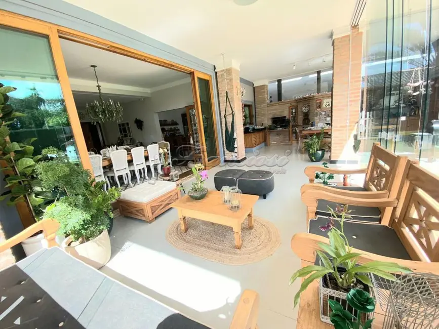 Casa com 3 quartos à venda, 439m2 em Jardim Colombo, Itapetininga - SP - imagem 6 Foto 6 de Casa com 3 quartos à venda, 439m2 em Jardim Colombo, Itapetininga - SP