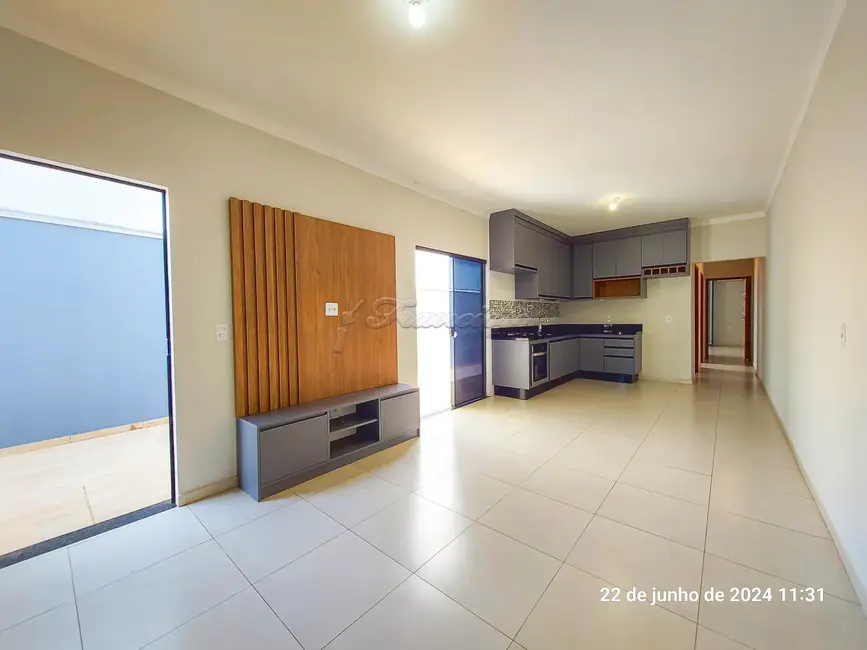 Foto 1 de Casa com 2 quartos à venda, 180m2 em Vila Nastri, Itapetininga - SP