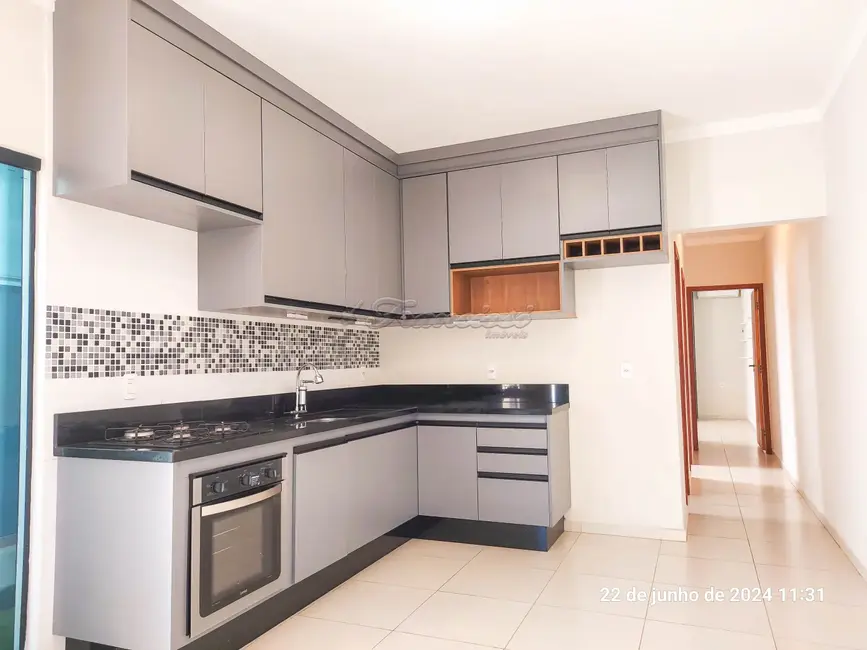 Casa com 2 quartos à venda, 180m2 em Vila Nastri, Itapetininga - SP - imagem 3 Foto 3 de Casa com 2 quartos à venda, 180m2 em Vila Nastri, Itapetininga - SP