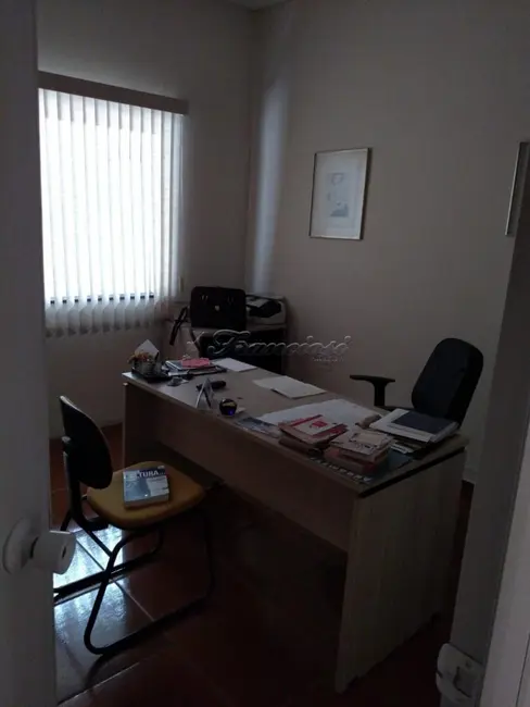 Foto 7 de Prédio Inteiro à venda, 204m2 em Centro, Guarei - SP