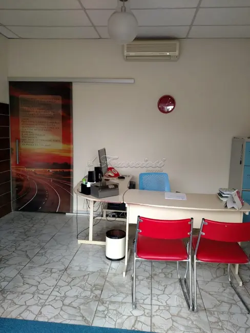 Foto 3 de Prédio Inteiro à venda, 204m2 em Centro, Guarei - SP