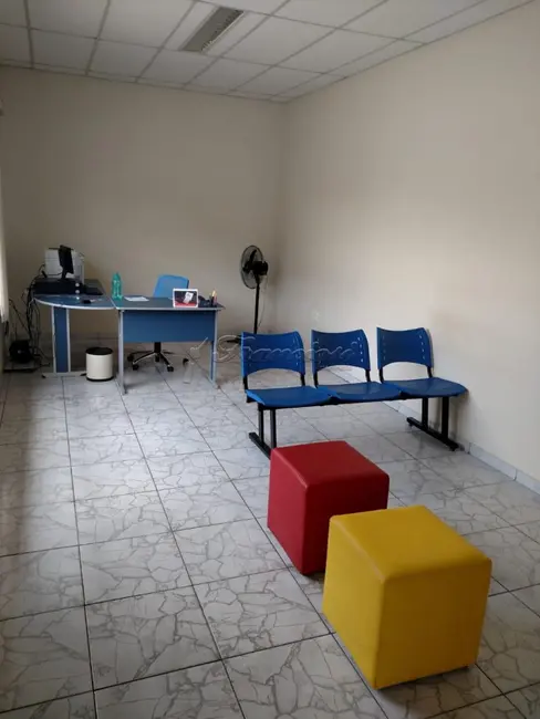 Foto 4 de Prédio Inteiro à venda, 204m2 em Centro, Guarei - SP