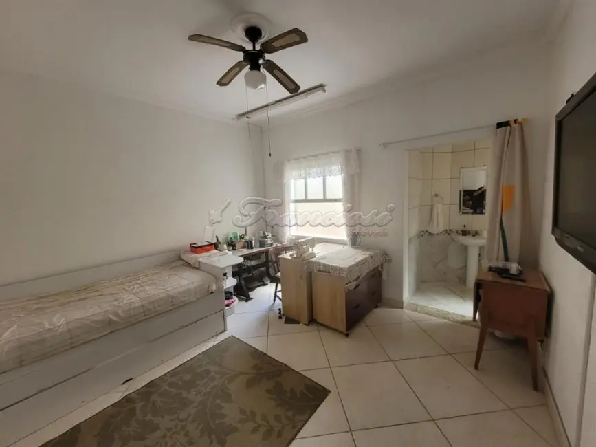 Casa com 3 quartos à venda, 270m2 em Vila Deyse, Itapetininga - SP - imagem 9 Foto 9 de Casa com 3 quartos à venda, 270m2 em Vila Deyse, Itapetininga - SP