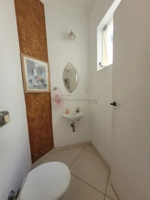 Casa com 3 quartos à venda, 270m2 em Vila Deyse, Itapetininga - SP - imagem 3 Foto 3 de Casa com 3 quartos à venda, 270m2 em Vila Deyse, Itapetininga - SP