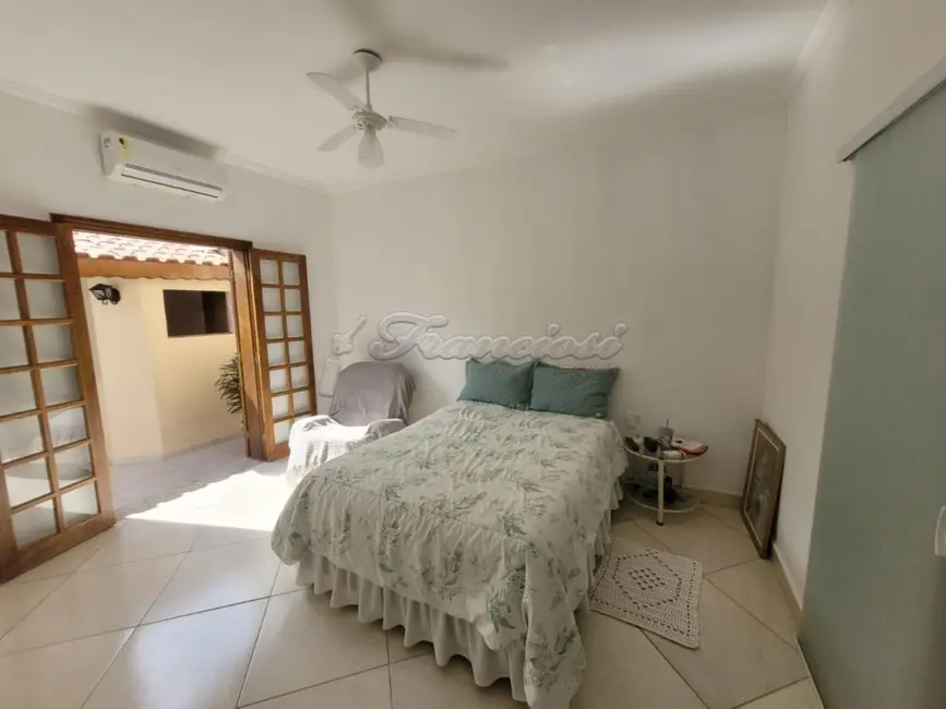 Casa com 3 quartos à venda, 270m2 em Vila Deyse, Itapetininga - SP - imagem 8 Foto 8 de Casa com 3 quartos à venda, 270m2 em Vila Deyse, Itapetininga - SP