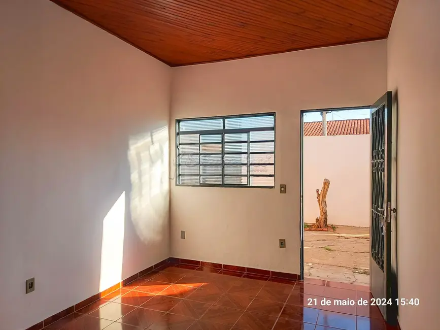 Foto 2 de Casa com 3 quartos para alugar, 111m2 em Itapetininga - SP