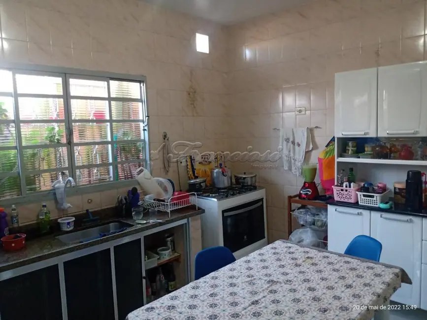 Casa com 3 quartos à venda, 15m2 em Vila Vendramini, Itapetininga - SP - imagem 4 Foto 4 de Casa com 3 quartos à venda, 15m2 em Vila Vendramini, Itapetininga - SP